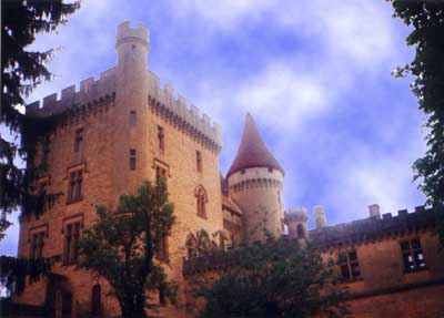 Le château hanté de Puymartin en Dordogne